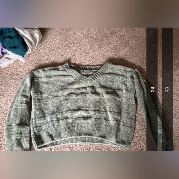 Crewnecks - Picture 4 of 4